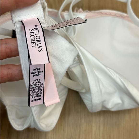 NWT Victoria's Secret Body By Victoria Perfect Shape Smooth Push-Up Bra 34B - Picture 5 of 7